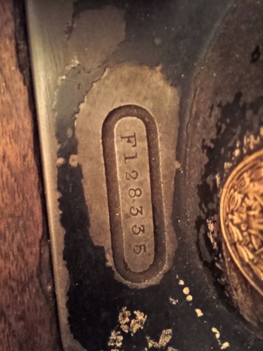 Mașina de cusut șinger- 2 bucati