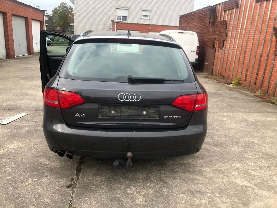 Dezmembrez Audi A4 B8 cod culoare LZ9Y