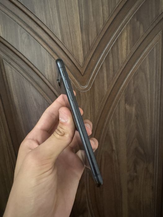 iPhone Xr 64Gb 77% batare