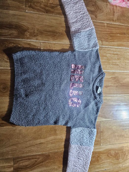 Продам кофточки для девочки