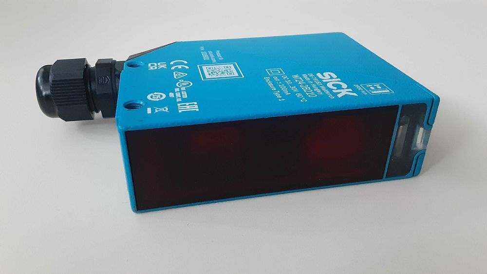 Senzor de proximitate cu infrarosu fotoelectric SICK WT24-2B210
