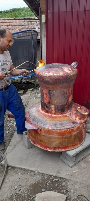 Vand cazane de tuica din cupru alimentar are 130l cu fundu de 3mm pere