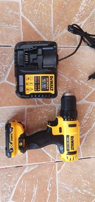 Auto filetanta dewalt 12V.