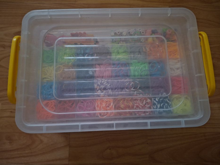 Детски играчки и книги