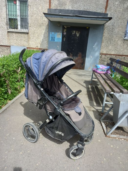 Коляска для малышей