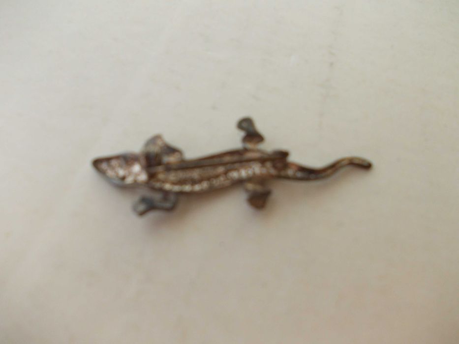 Brosa veche din argint salamandra