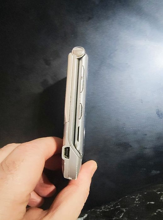 Motorola RAZR V3+incarcator original ( orice rețea)