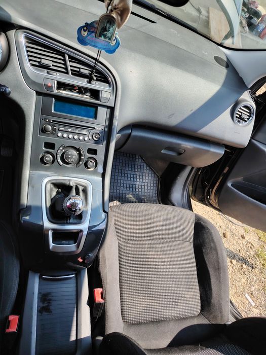Peugeot  5008  7 locuri
