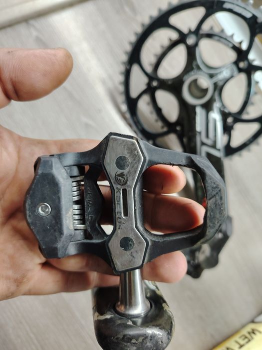 Карбонови курбели с педали