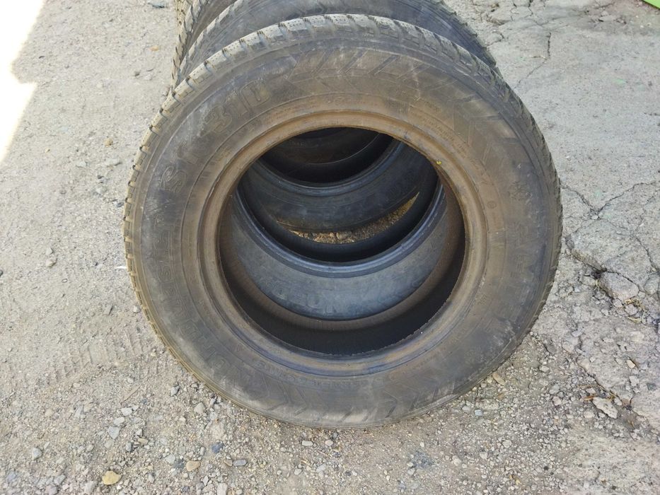 Продам шины зимние 215/65 15