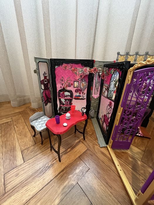 Оригинални кукли  Ever Afrer  high , колекция следваща серия Monster high на Matel