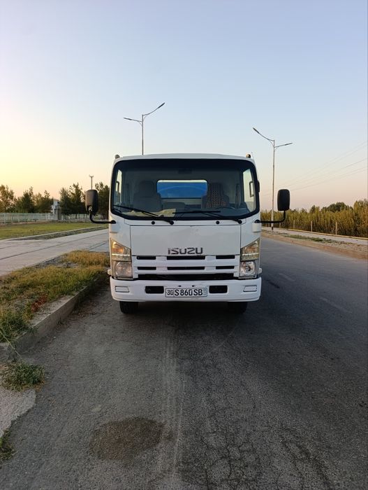 Isuzu vadavoz sotiladi.