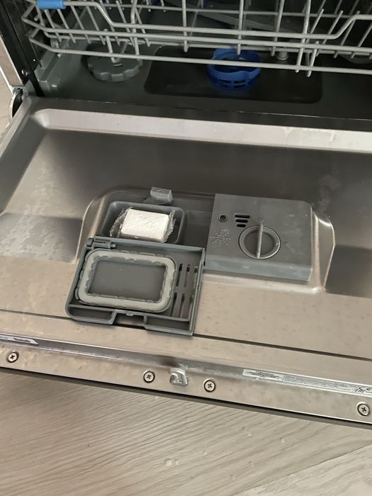 Посудомойка Midea MDWT-617LWW