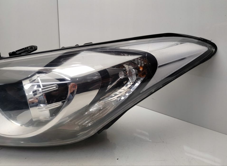 Ляв Фар Хюндай И 30  Hyundai i30 II 92101A6020