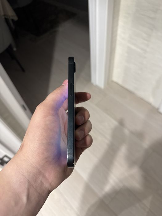Продам iPhone 16 Е