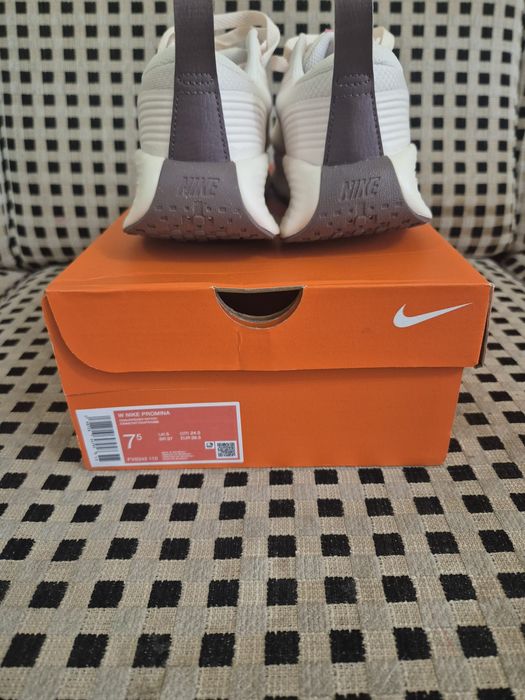 Nike маратонки 38.5