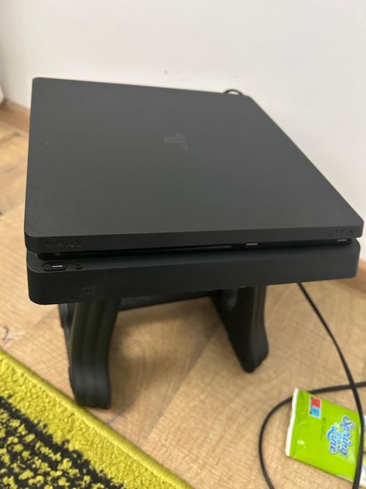 Vand playstation4 slim aprape noi + jocuri !