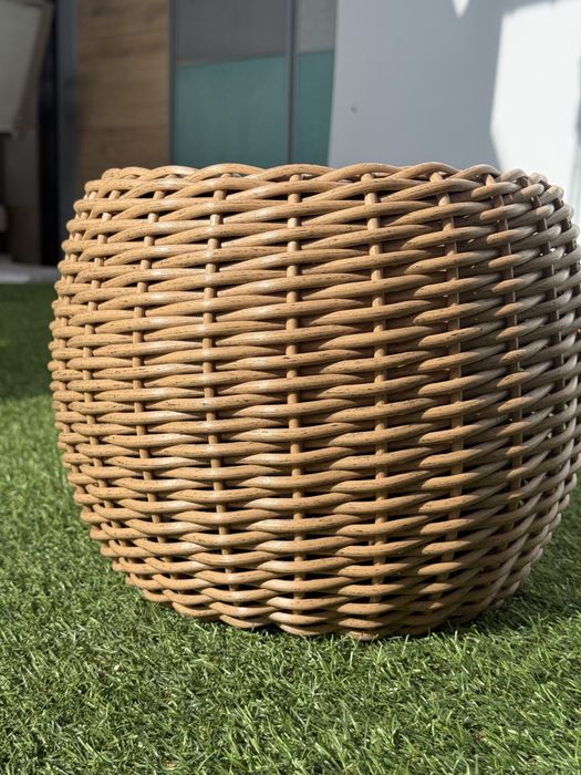 Кашпа от ратан