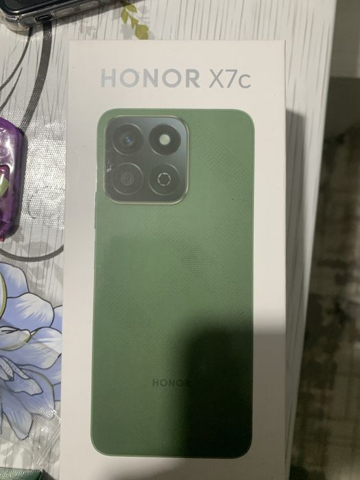 Телефон HONOR  7XC