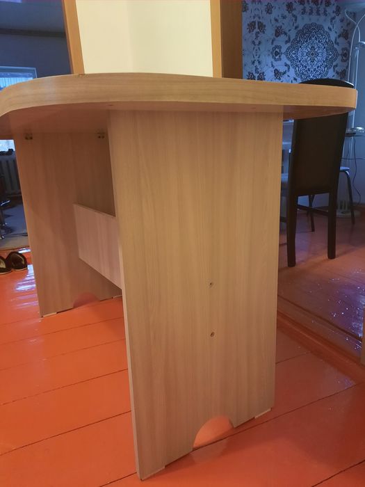 Продам стол в хорошем состоянии