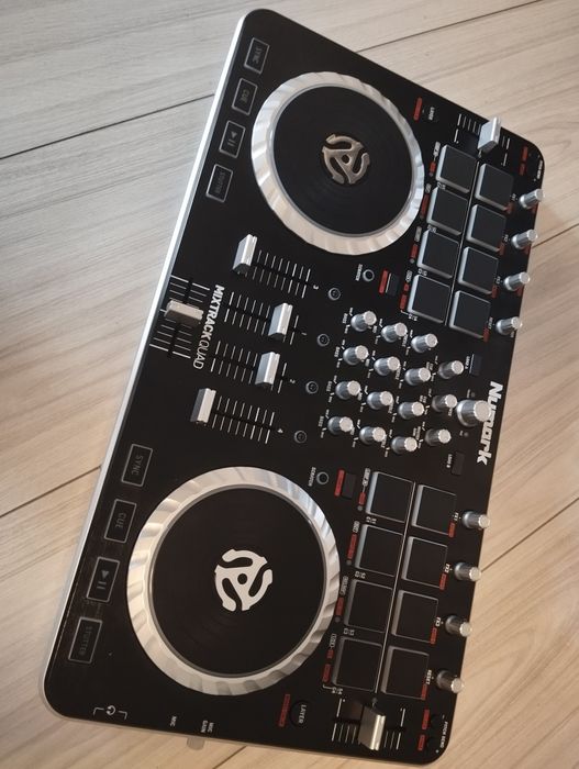 Consolă DJ, Consolă Numark Mixtrack Quad