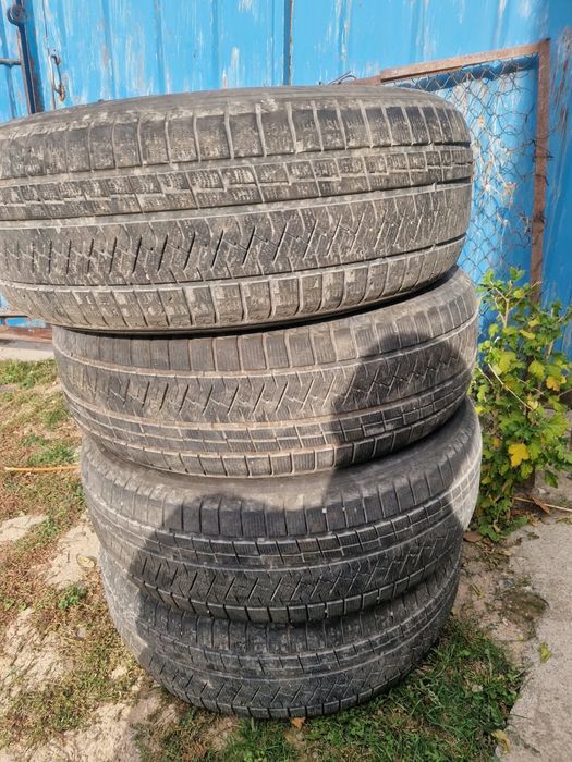 продам зимние шины липучки. размер 235/60/R19