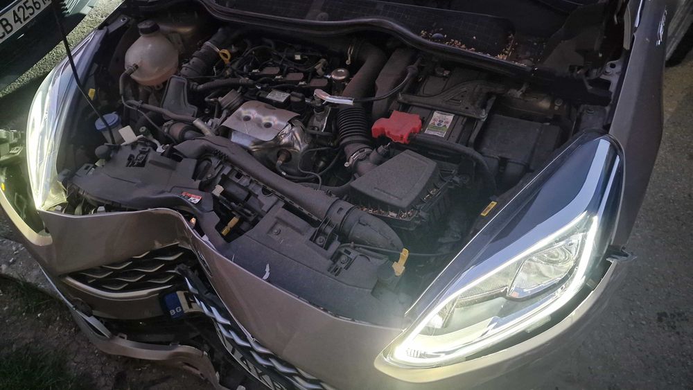 продавам Ford Fiesta vignale 2019 с удар цяла за части