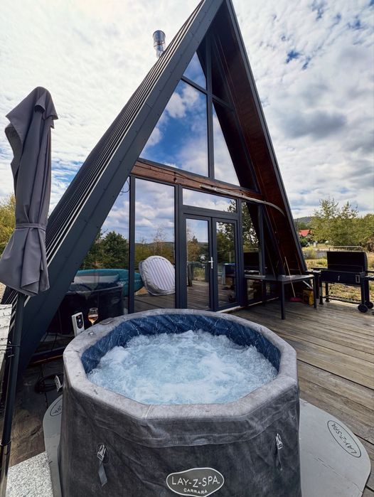 Cazare A-Frame | Cabană de Închiriat cu Jacuzzi | Lacul Surduc