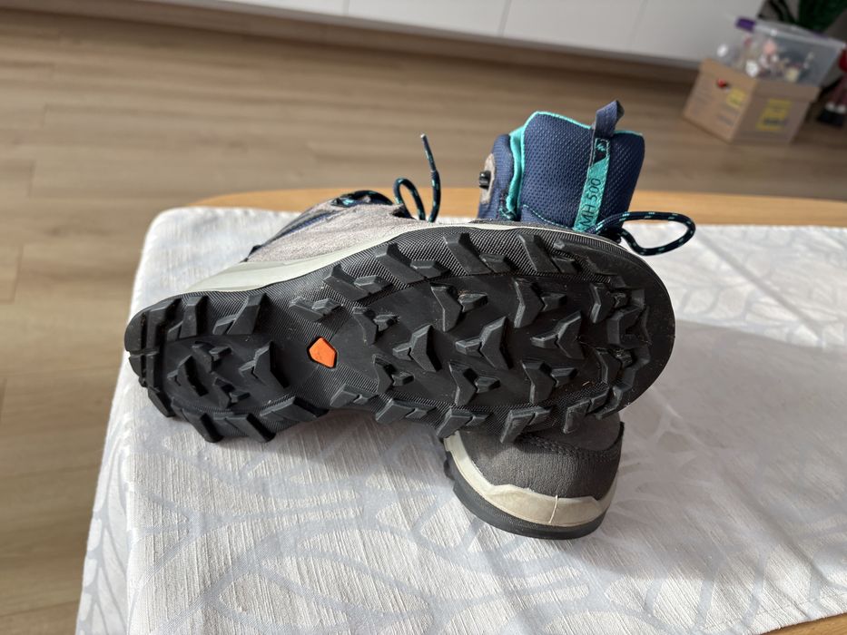 Bocanci drumeție Quechua MH500 – impermeabili – mărimea 35