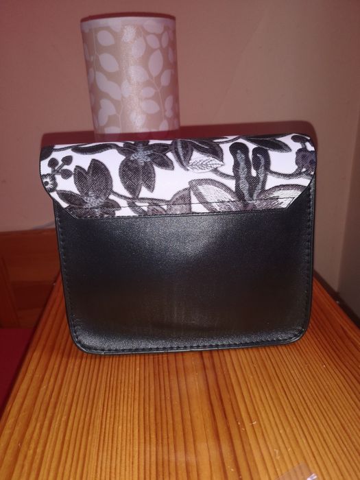 Дамска малка чантичка