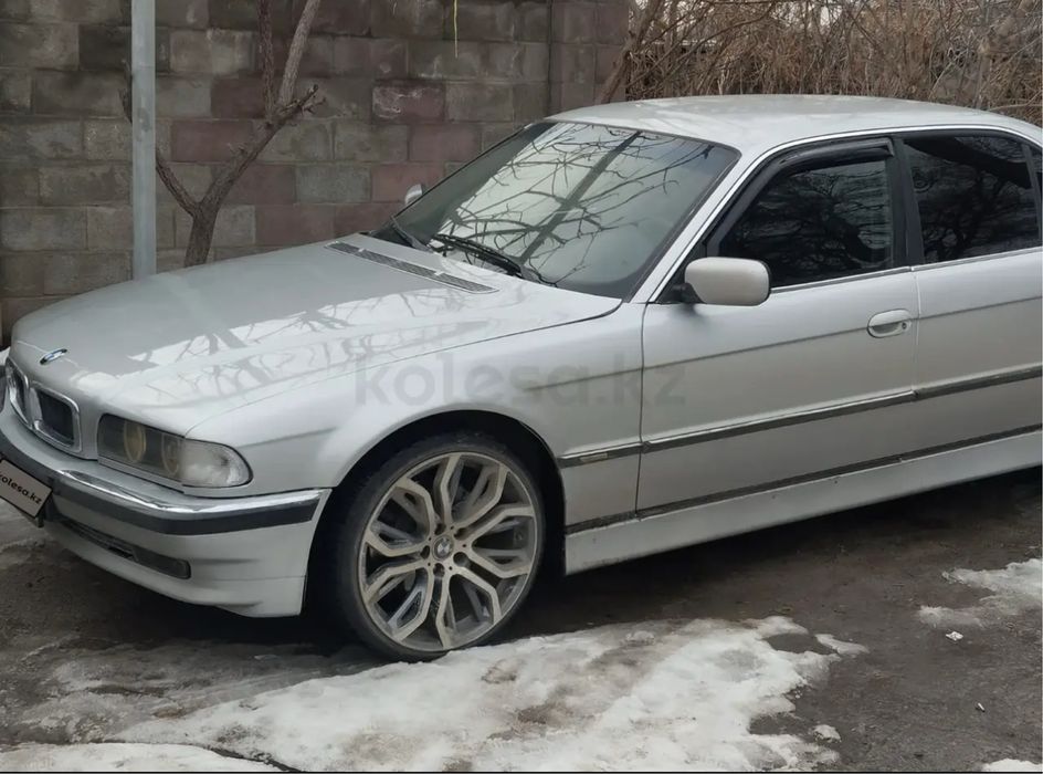 Продаю бмв е38 срочно