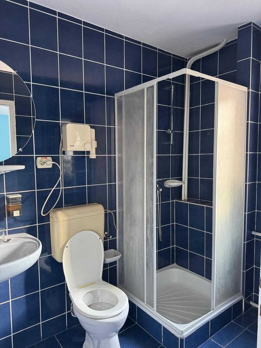 Închiriez cameră cu baie proprie, în complex studențesc