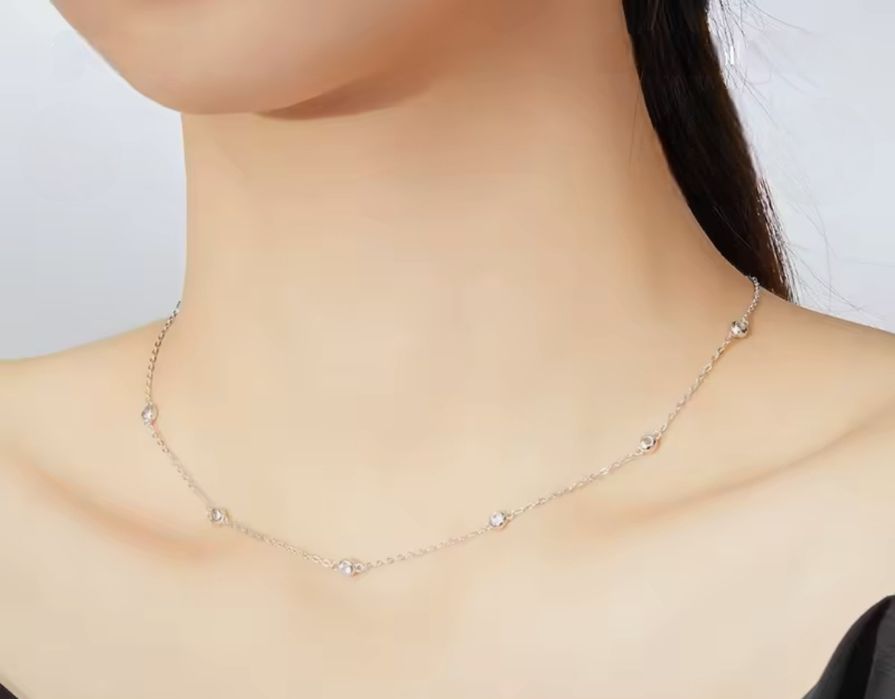 Сребърно колие с циркони