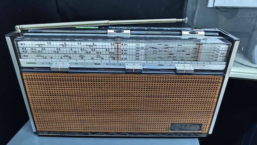 Radio ITT Schaub Lorenz, model Touring International 104
