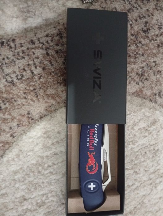 Briceag multi funcțional elvețian de calitate superioara