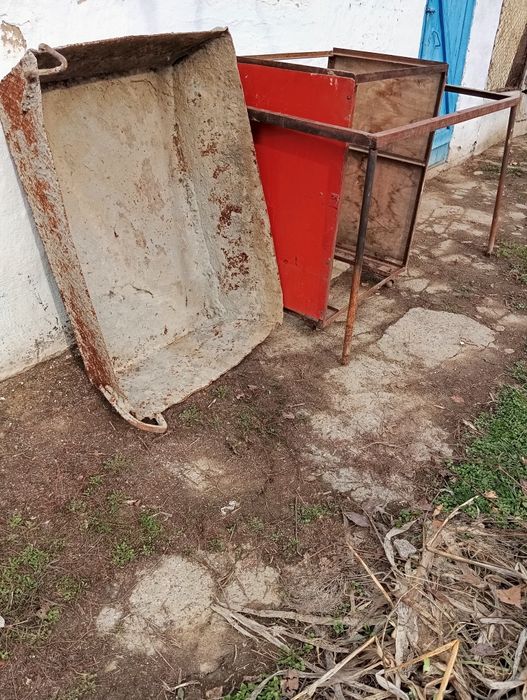 Ёмкость для расствора , железные трубы, железный каркас для стола