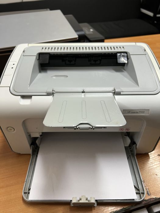 Продается hp 1102 черно белый принтер