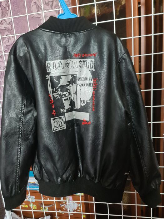 Продам кожанную куртку на девочку