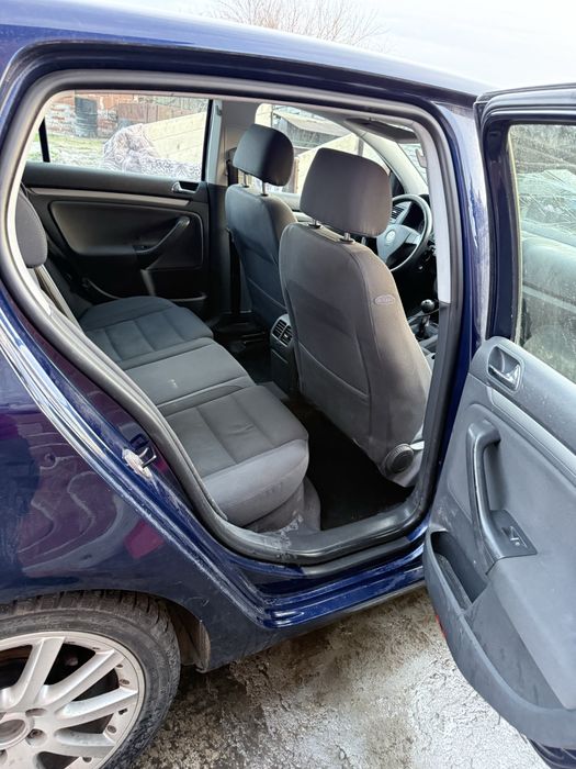 Продава се на части