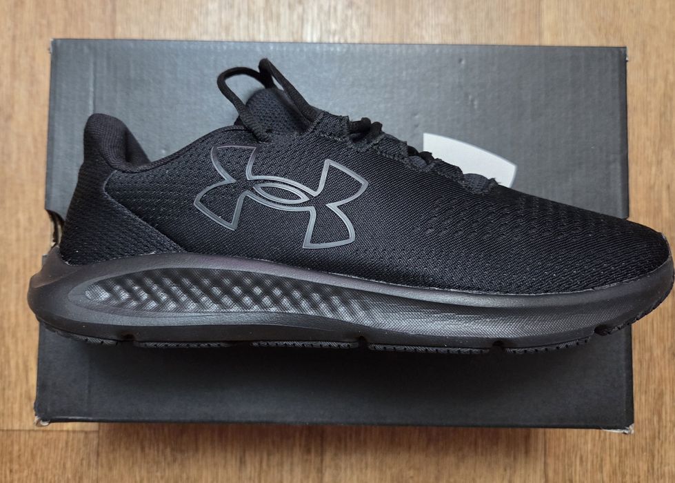 Кроссовки мужские Under Armor.