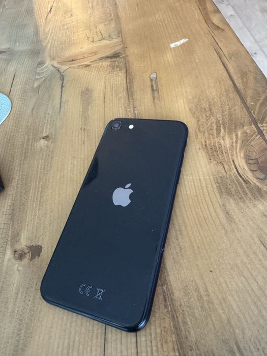 Iphone ce 2020 много запазен