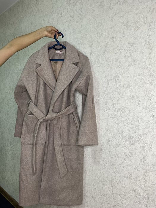 Qishga qalin paltolar kulirang ga bejeviy