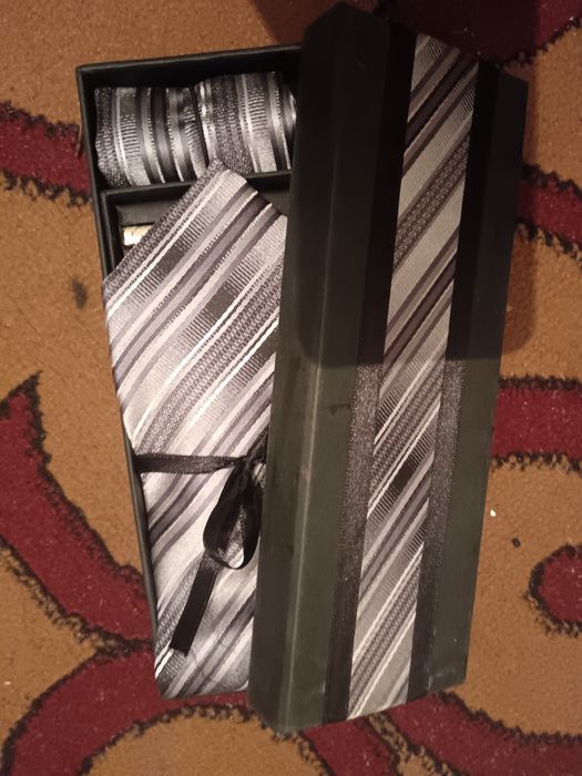 Галстуки фирменный