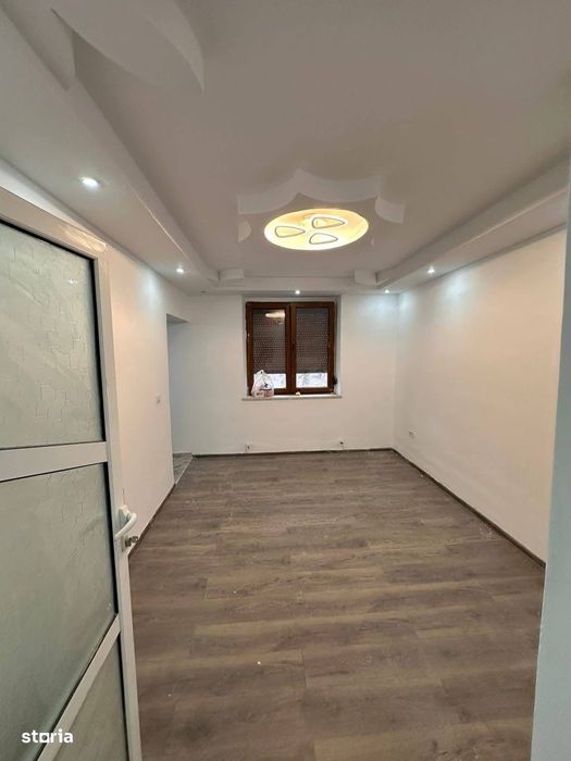 De vanzare apartament cu 3 camere, renovat, zona Restaurantului Bradu