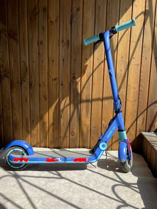 Электросамокат Ninebot eKick Scooter Zing E8 синий