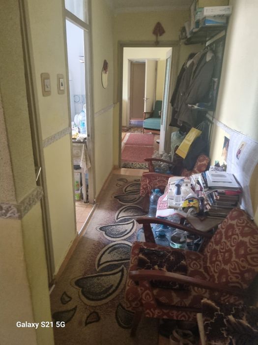 Vând apartament cu trei camere