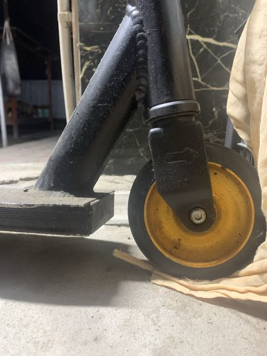 Продадаю трюкавой самакат срочна