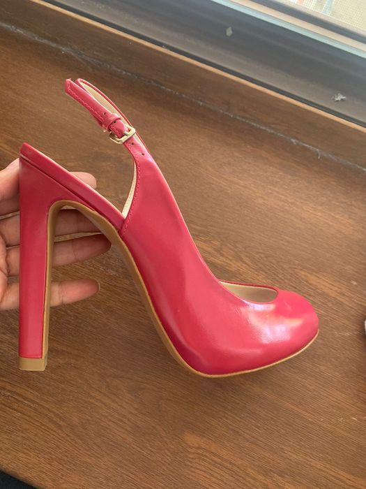 Босоножки Zara,новые ,37 размер