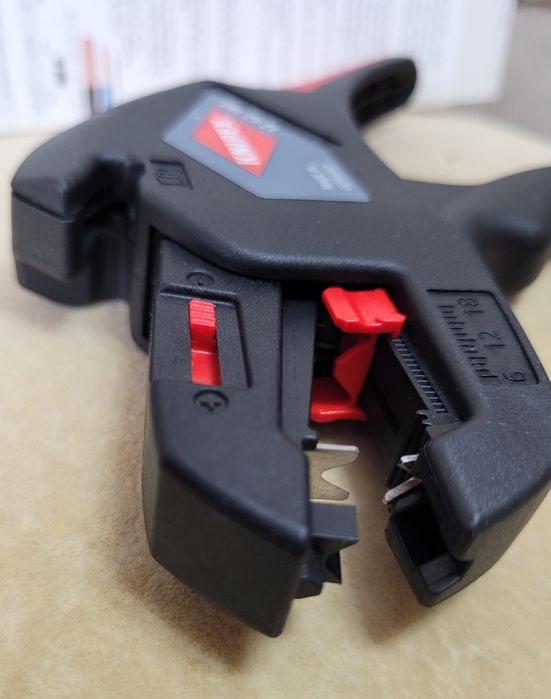 Dezizolator Cabluri Knipex