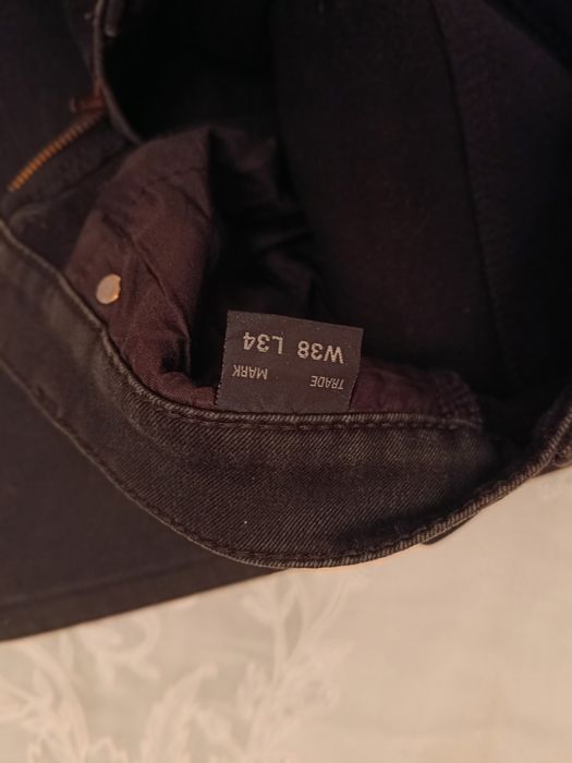 Продам джинсы ц 3500 тенге